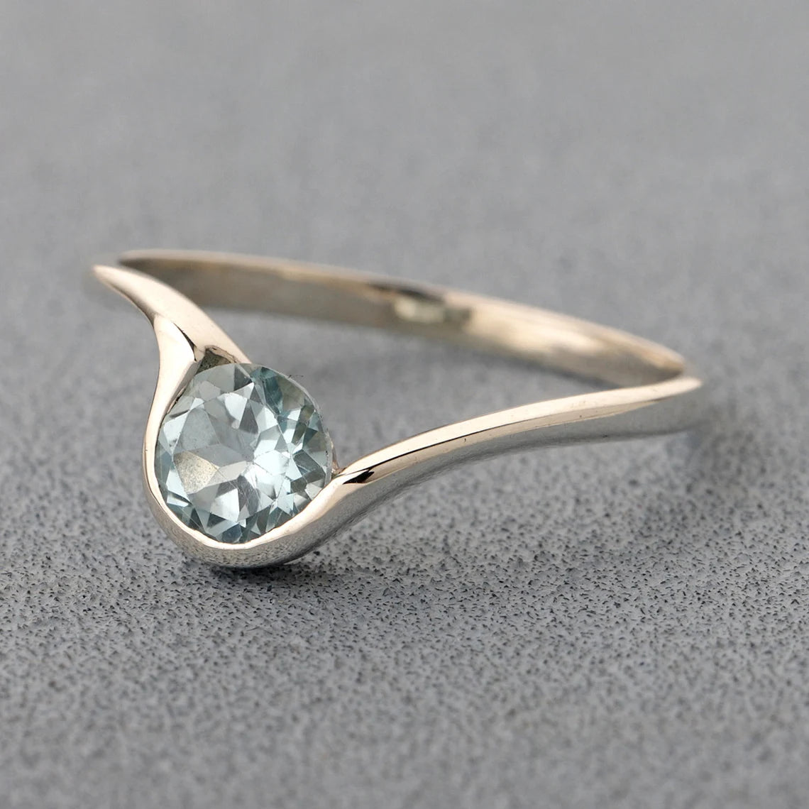 Round Swiss Topaz Ring - Blue Topaz Gemstone Ring - 925 Sterling Silver Blue Topaz Ring