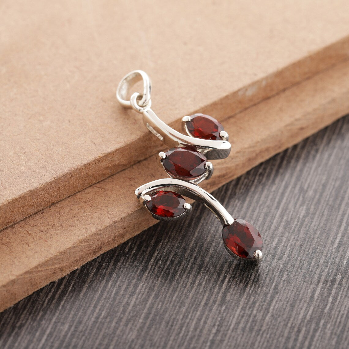 Oval Garnet Gemstone 925 Sterling Silver Pendant