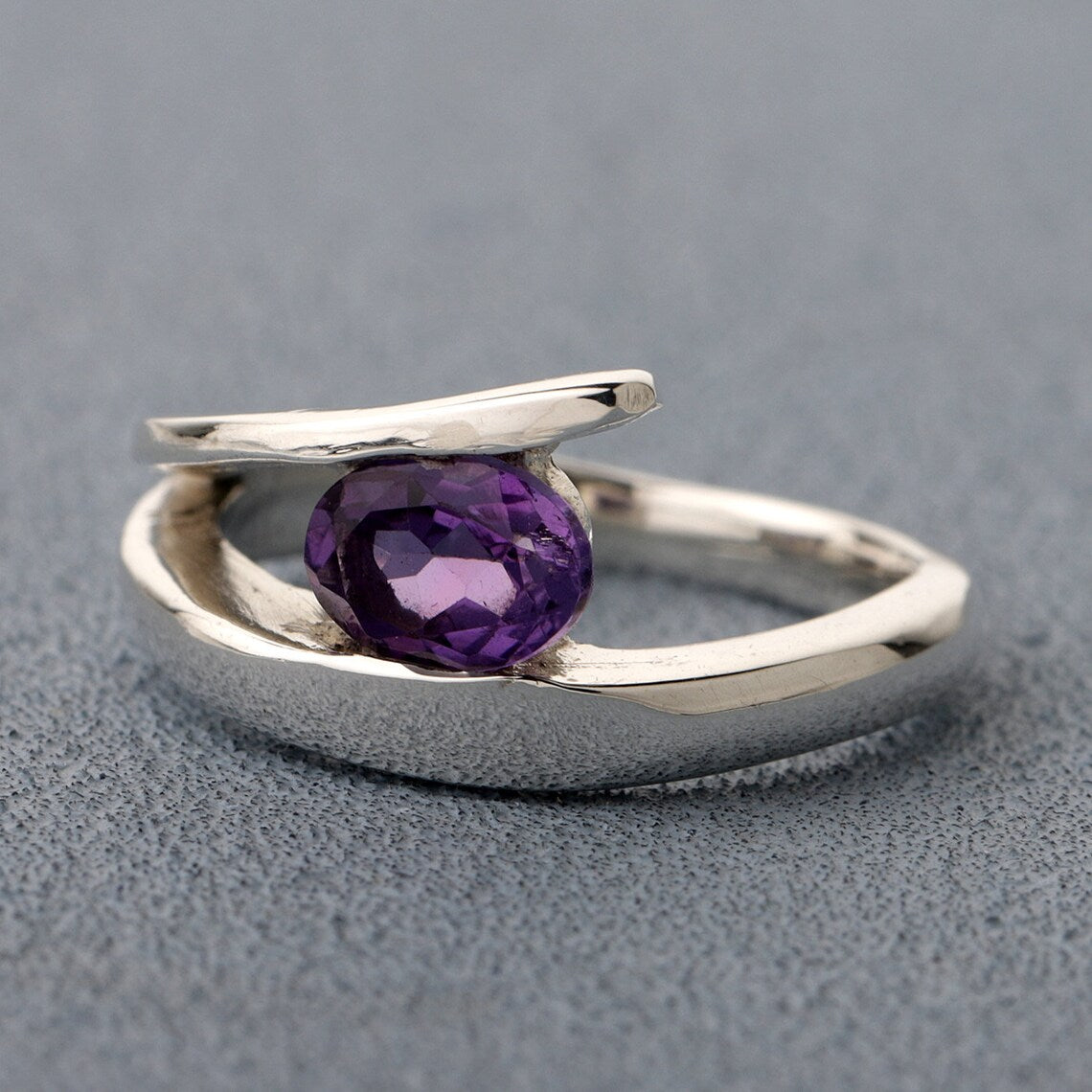 925 Sterling Silver - Oval Amethyst Gemstone Ring for all Occasions