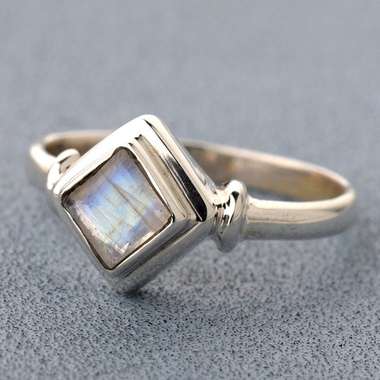 Rainbow Moonstone 925 Sterling Silver Ring