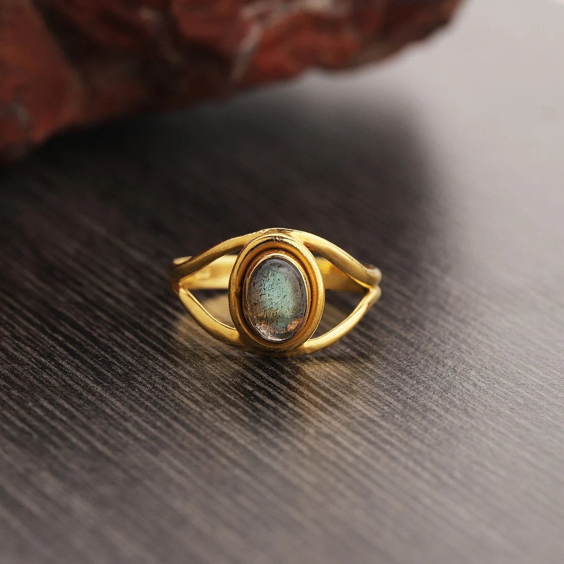 Oval Labradorite Gold Ring