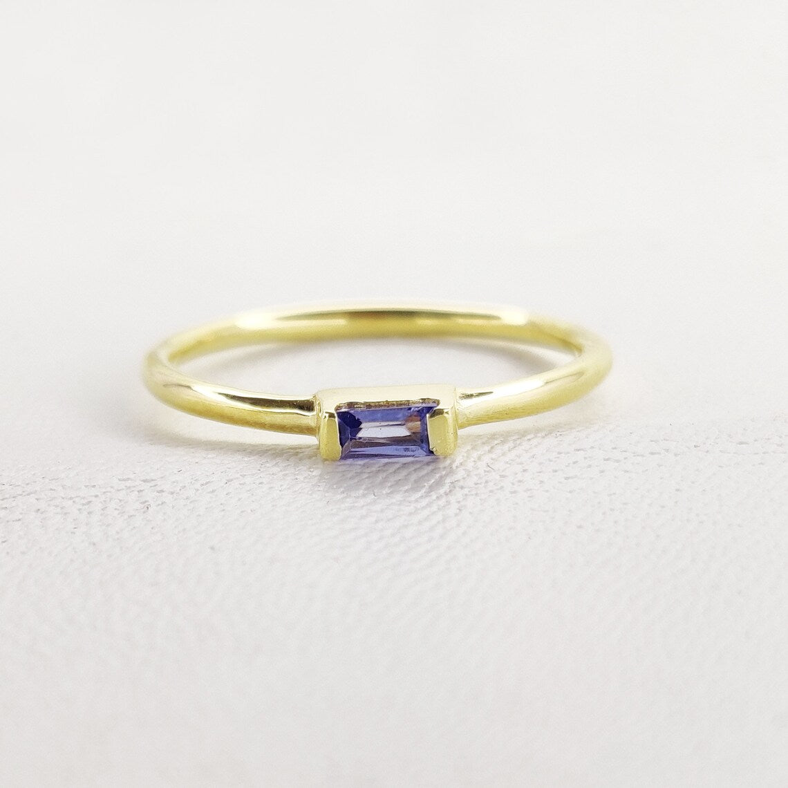 Tanzanite Baguette Gold Ring, Minimalist Ring, December Birthstone Jewelry, Lilac Gemstone Ring, Art Deco Stacking Ring, Dainty Ring
