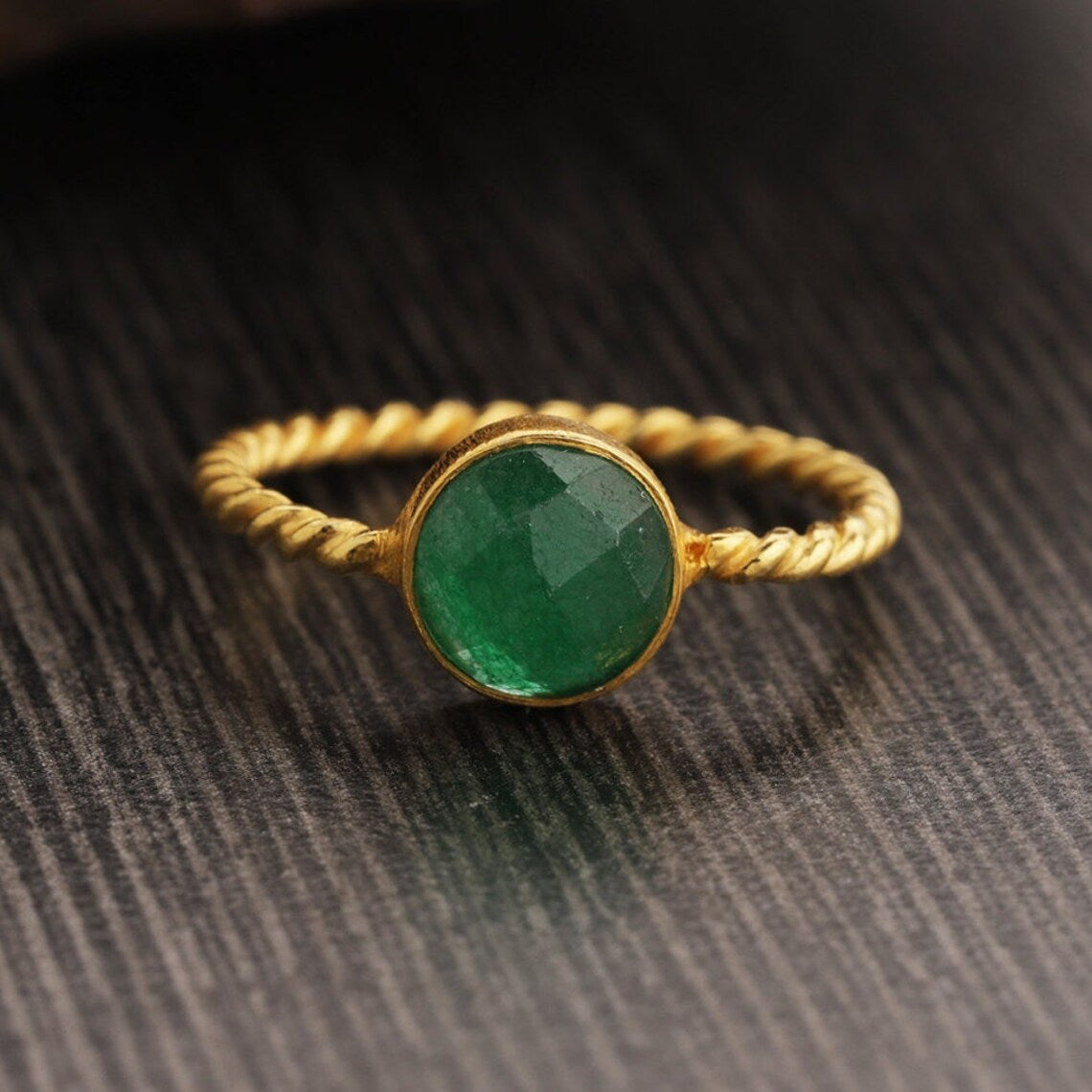 Round Green Emerald Quartz Ring, Twisted Band Gemstone Ring, Green Birthstone Ring, Green Gold Ring, Round Checker Cut Ring